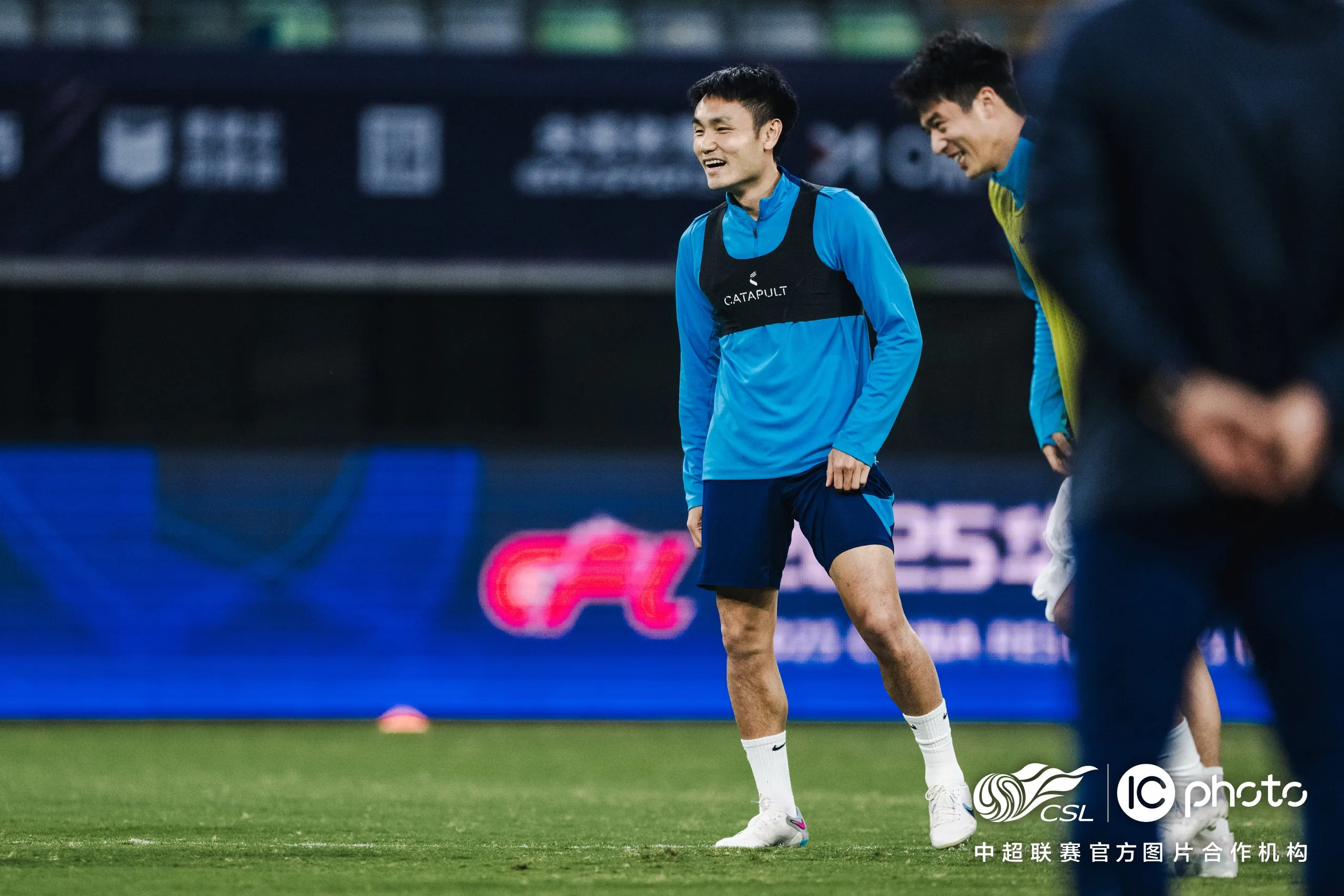 AYX官方直播-包含激动人心的比赛，球员兢兢业业奉献每一场对抗的词条