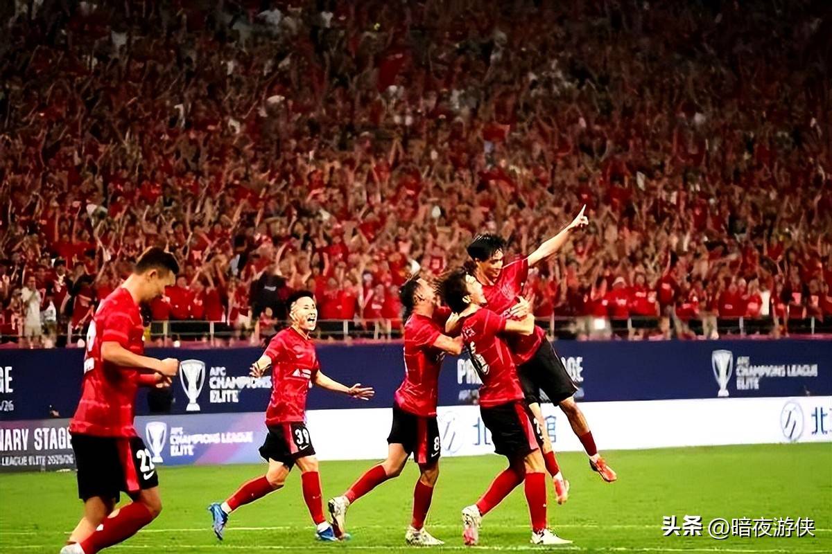 东亚足球盛典火爆展开,球迷热情高涨 东亚足球盛典火爆展开,球迷热情高涨