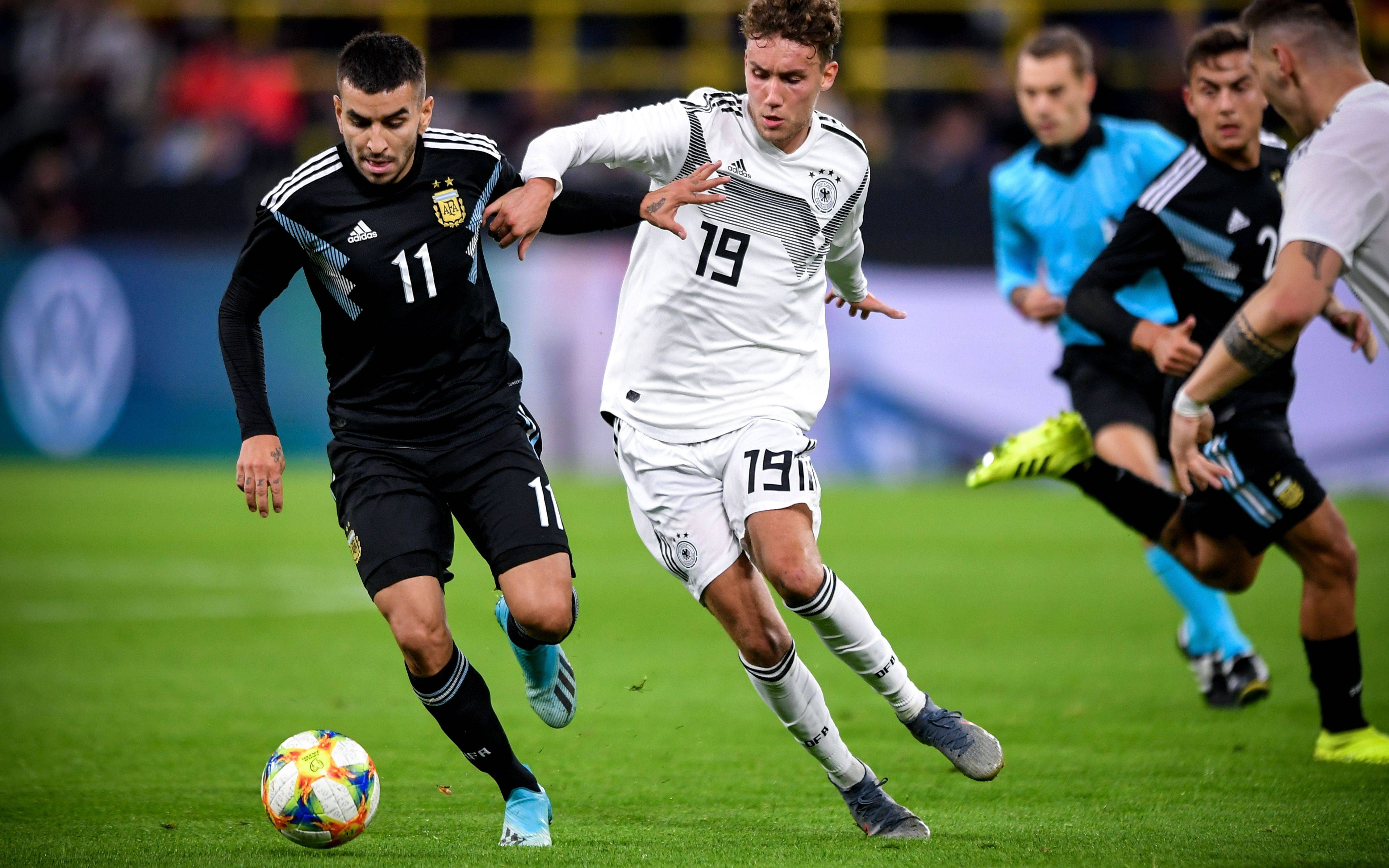 爱游戏娱乐-德国足球队在关键比赛中获得胜利