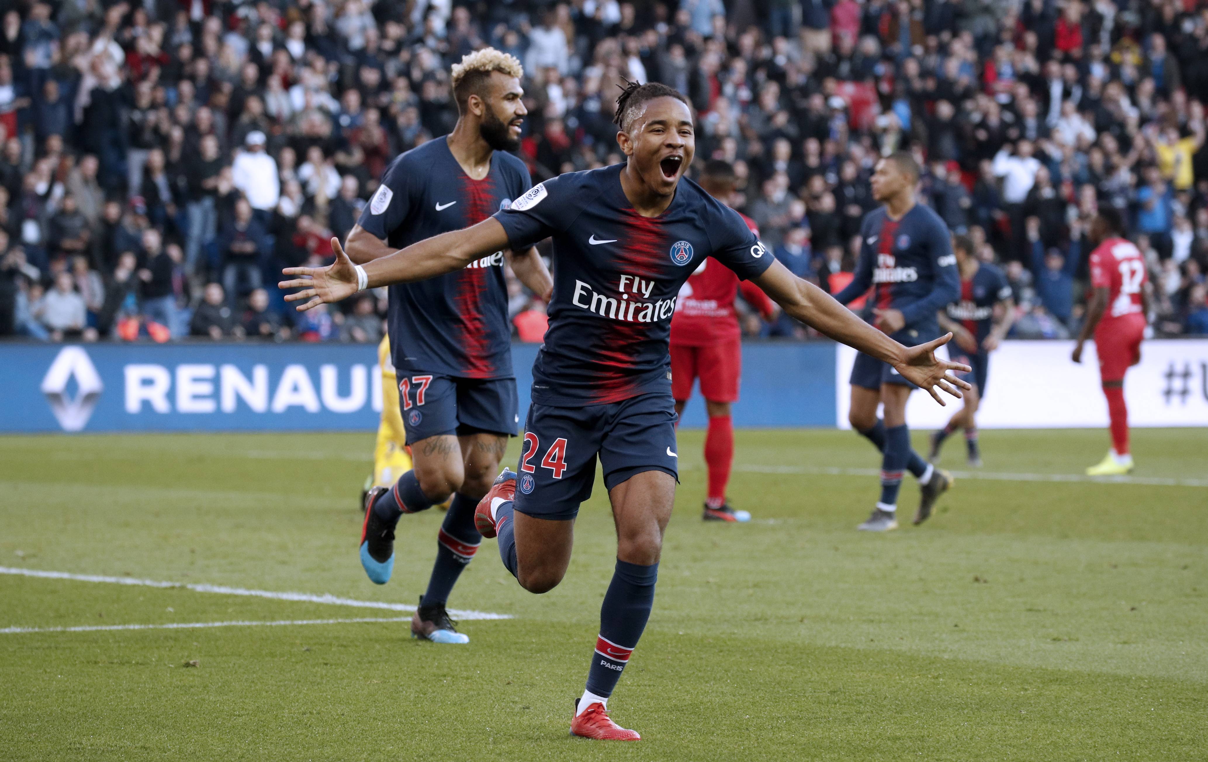 爱游戏官网-巴黎圣日耳曼连续取胜，领跑积分榜的简单介绍