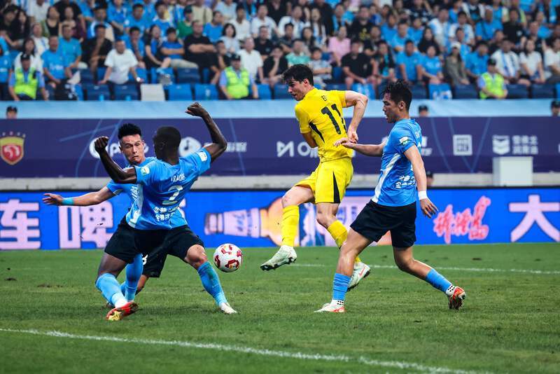 大连一方客场不敌江苏苏宁，遭遇连败的简单介绍