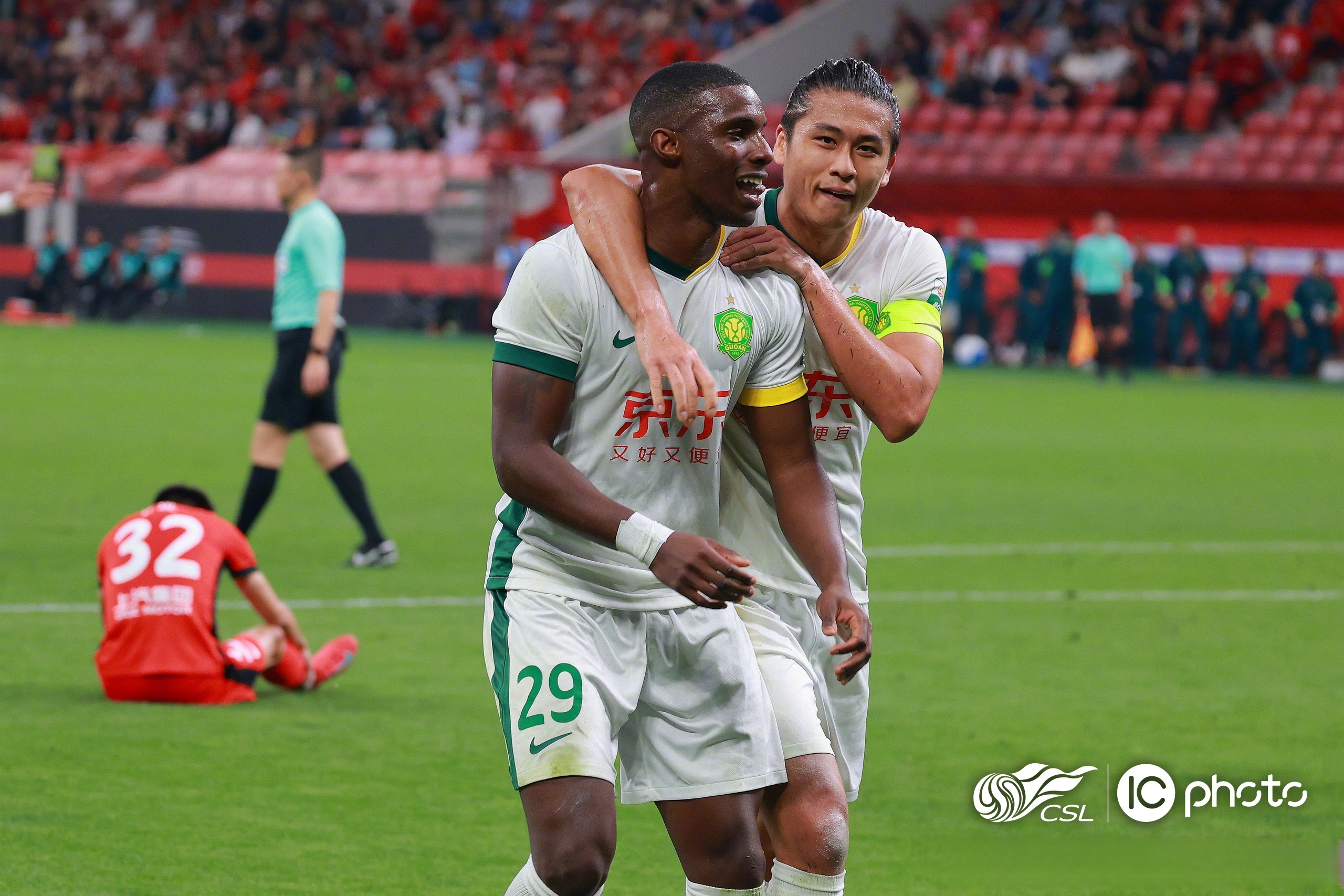 爱游戏在线-上港击败泰达，士气高昂备战下一轮比赛