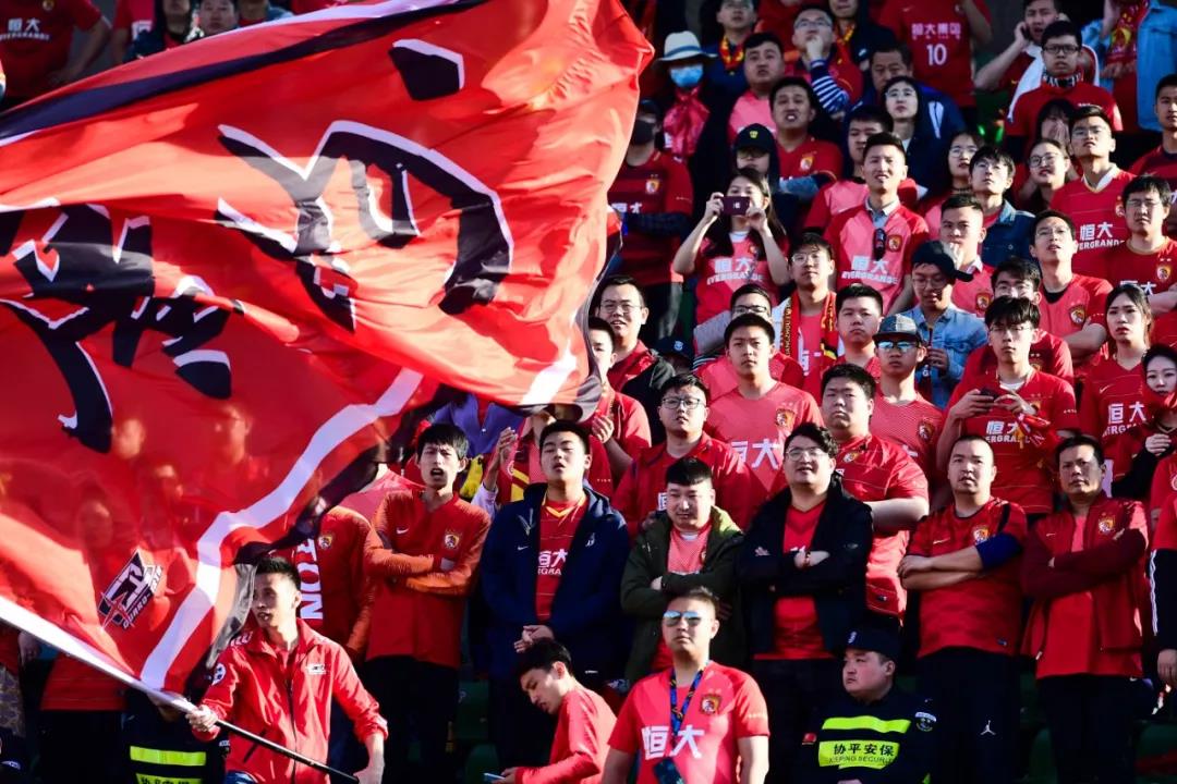 包含恒大客场逆转战胜对手实现四连胜的词条