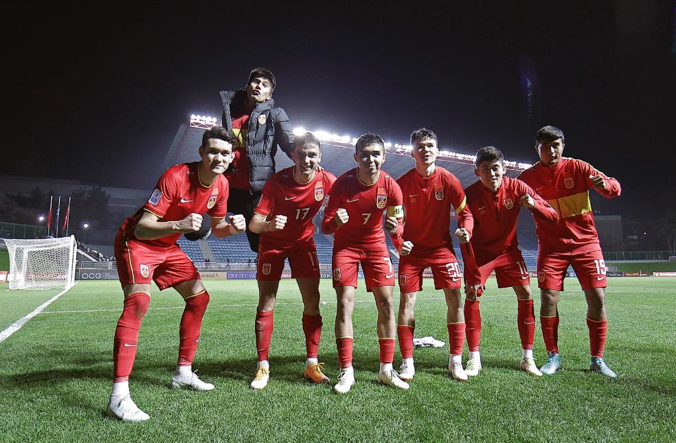 包含奥萨苏纳年轻球员崭露头角，为球队增加活力的词条