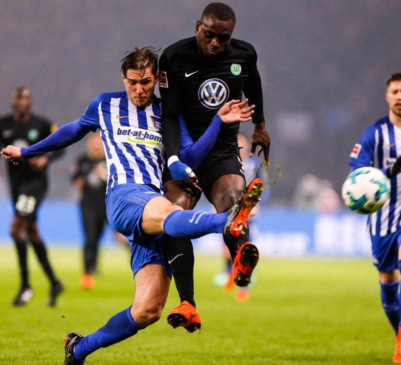 爱游戏tv-包含沃尔夫斯堡陷入低谷，大比分负于对手的词条