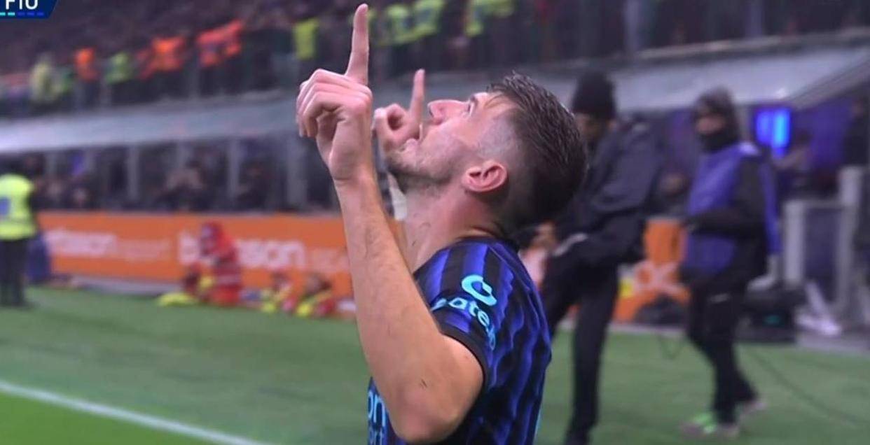 包含塞维利亚完胜那不勒斯，迪马利亚高光表现的词条