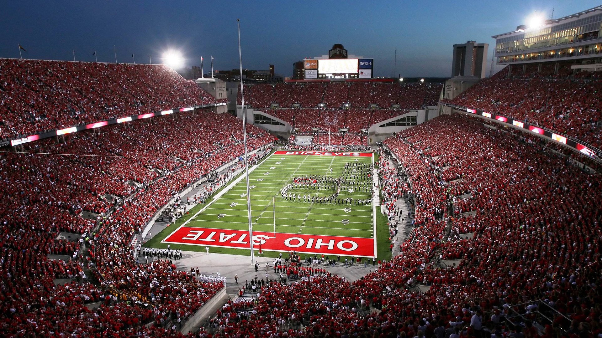 赛道与城墙，孔德在F1街道赛之夜的攻防统治